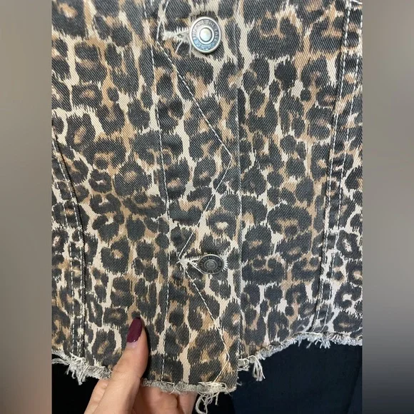 NWT Free People Cropped Leopard Denim Jacket - Size Medium Oversized - Picture 8 of 15